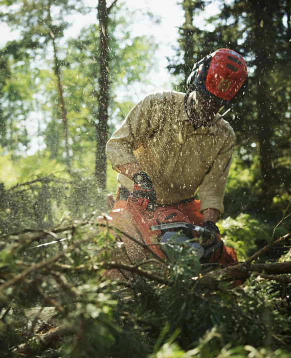 Husqvarna 562XP Mark II Petrol Chainsaw, 59.8 cc, 3.5 kW Power, 45 cm Bar