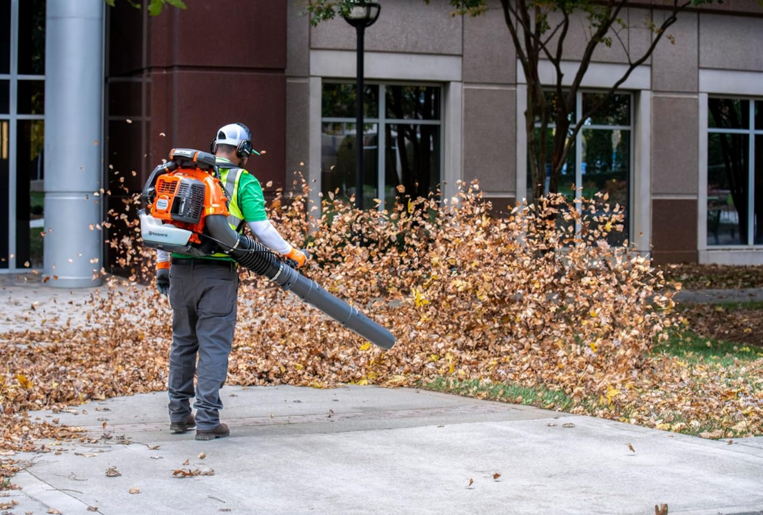 Husqvarna 580BTS Gas Backpack Leaf Blower – 75.6cc, 1000 CFM, 220 MPH