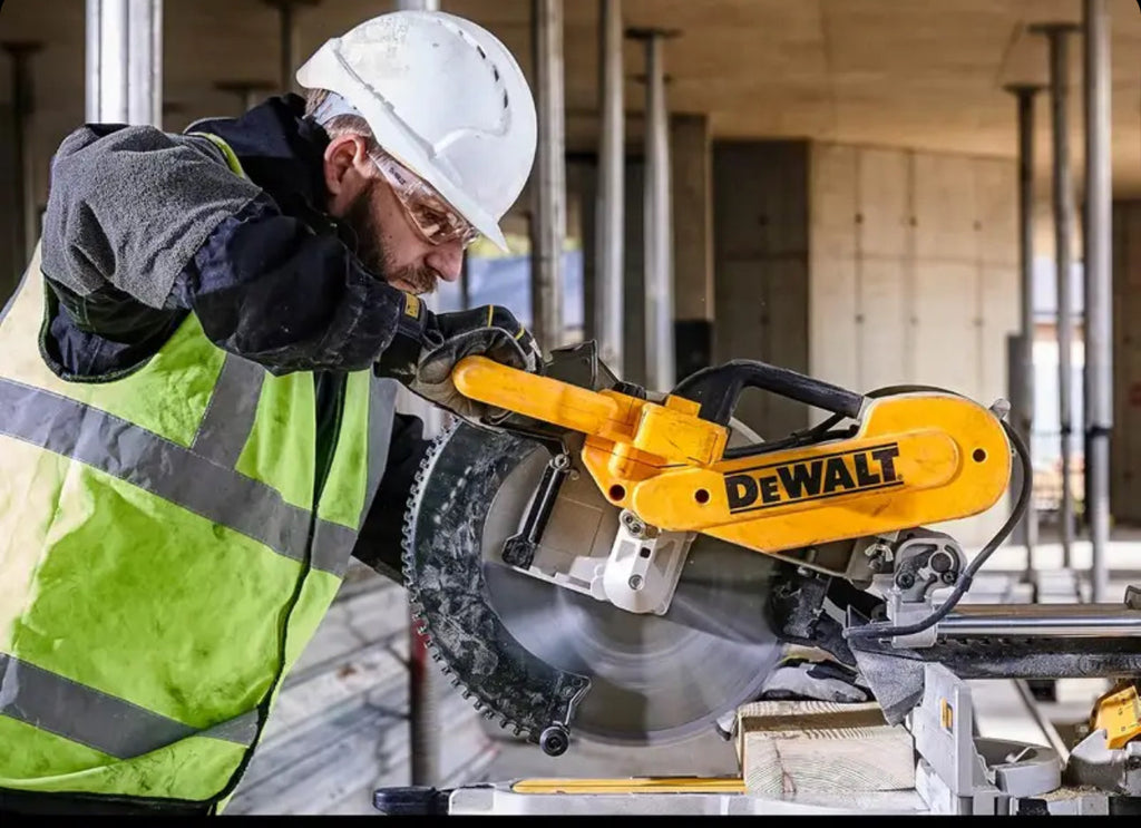 DEWALT RADIAL CUTTING MACHINE D.305mm CUT 303X110mm