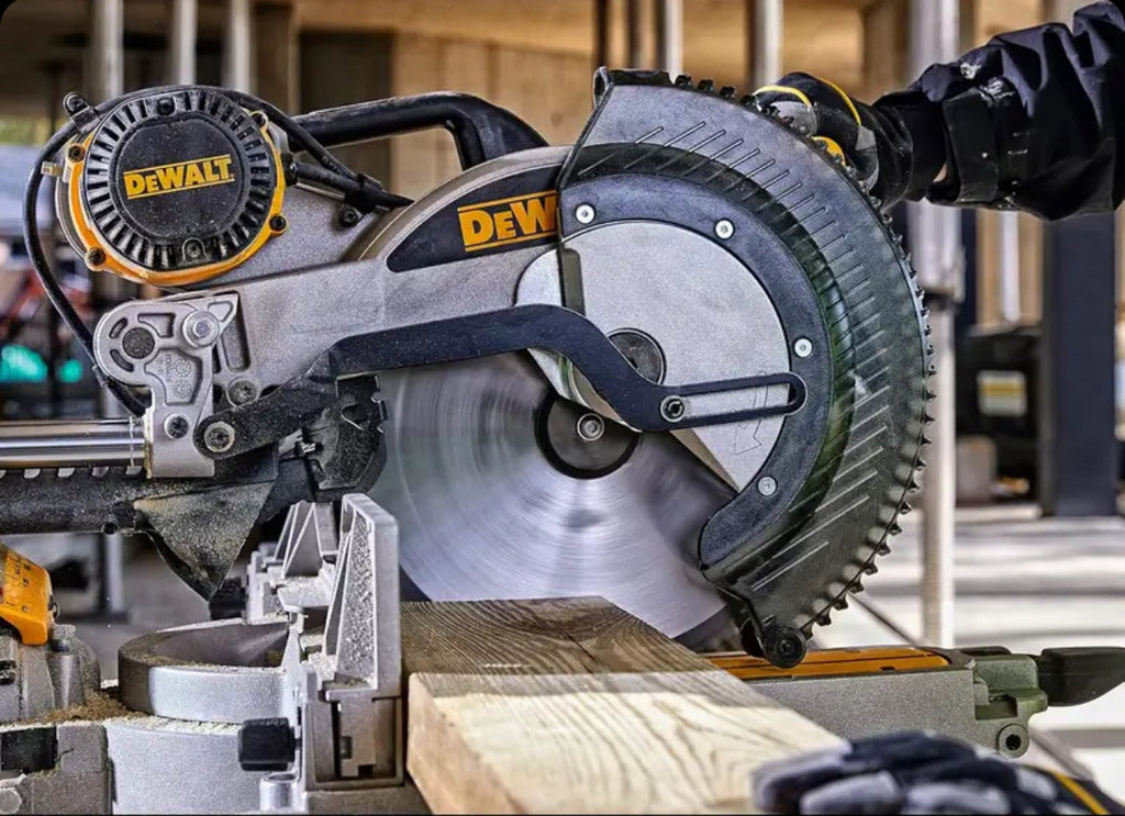 DEWALT RADIAL CUTTING MACHINE D.305mm CUT 303X110mm